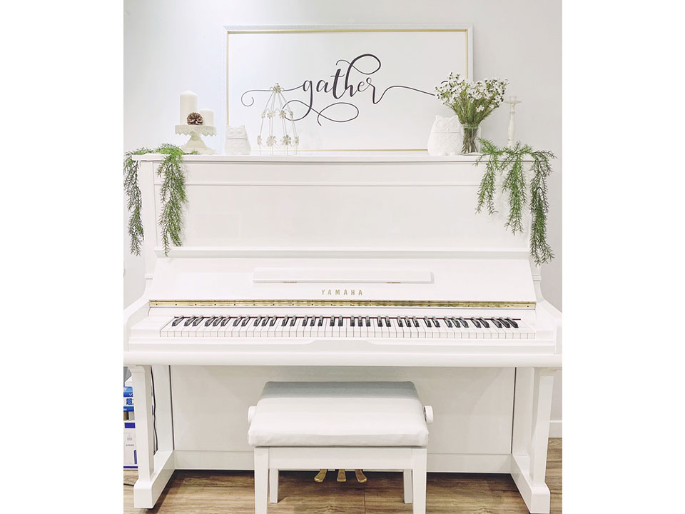 đàn piano yamaha u30a màu trắng