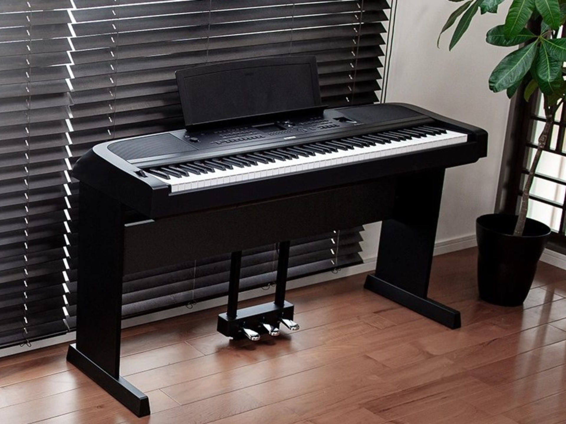 Đàn Piano điện Yamaha DGX-670 - Saigon Musical Shop