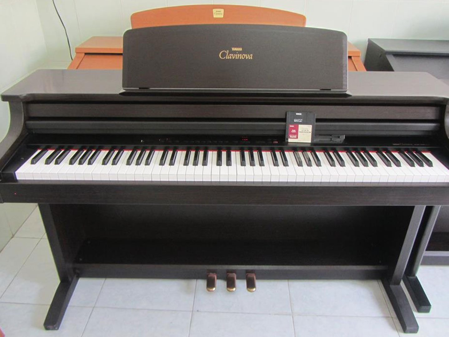 Đàn Piano Điện Yamaha CLP-156 – Piano BT